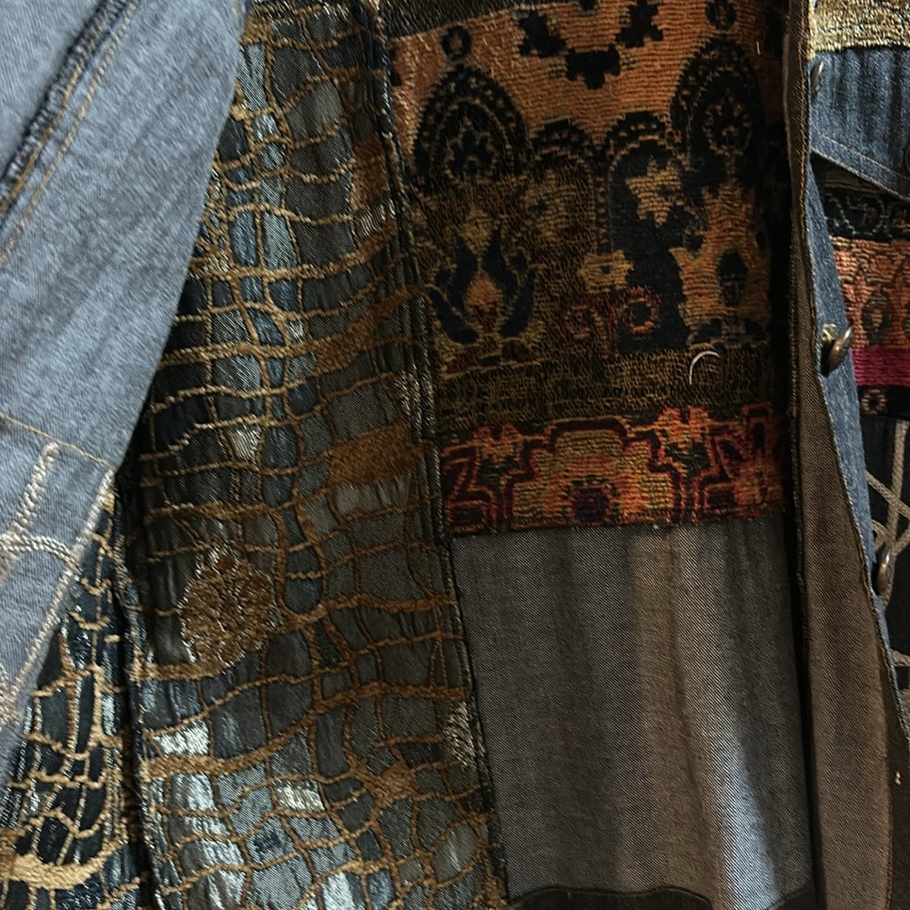 Creative and statement jacket. - Picture 5 of 8